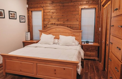 Montgomery House | Lovely Log Home W/Office, AC, Hot Tub on 4.3 acres