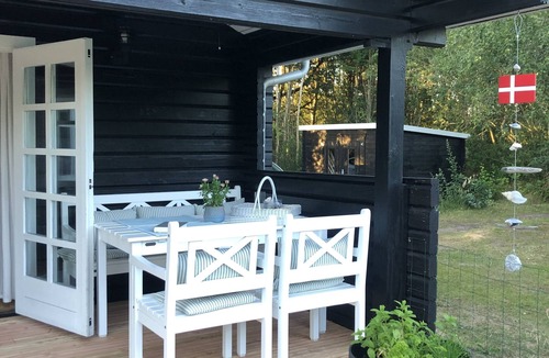 Nordost Cottage | Lovely log house next to protected plantation