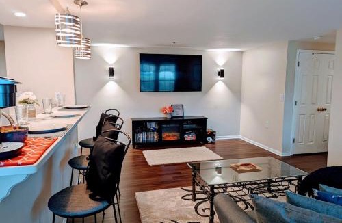 Glen Allen House | Lovely Luxury Condo
