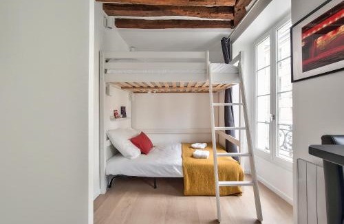 Quartier de la Porte-Saint-Denis Apartment | Lovely Mezzanine Studio in the Heart of Paris 3M
