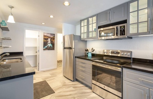 Carterville House | Lovely Midcentury Modern Inspired 3 bedroom house