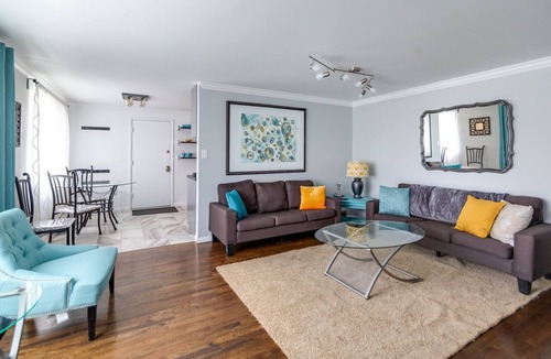 Carterville House | Lovely Midcentury Modern Inspired 3 bedroom house
