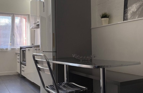 Parapluies Apartment | Lovely modern 2-room loft near Vincennes, close to Paris for visiting/working.