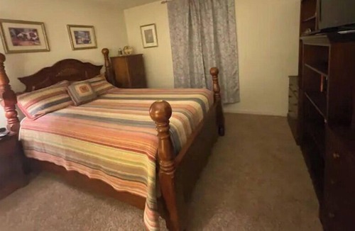 Roanoke Condo | Lovely modern comfy condo
