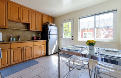 Lincoln Highlands Apartment | Lovely Modern & Stylish 2 bd & 1 bath