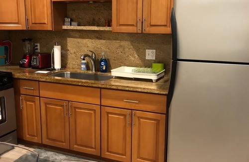 Lincoln Highlands Apartment | Lovely Modern & Stylish 2 bd & 1 bath