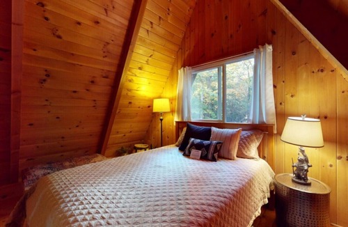 Jay House | Lovely Mountain Getaway for 6 in Ausable Acres
