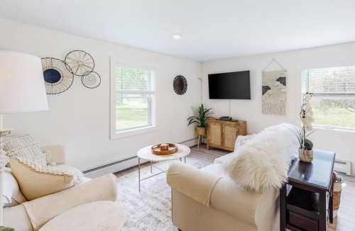 Morrisville House | Lovely mountain home with private swimming pond & washer/dryer - dogs welcome