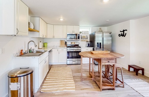 Morrisville House | Lovely mountain home with private swimming pond & washer/dryer - dogs welcome