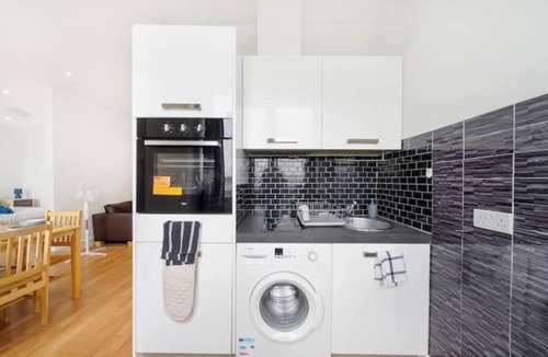 Watton at Stone Apartment | Lovely New 1 Bed Inc Parking