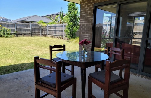 Schofields House | Lovely New 5 bedroom + Study/Back Yd