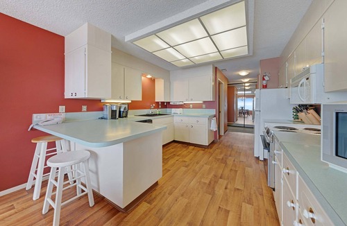 Gleneden Beach Condo | Lovely oceanfront condo with sweeping water views and balcony