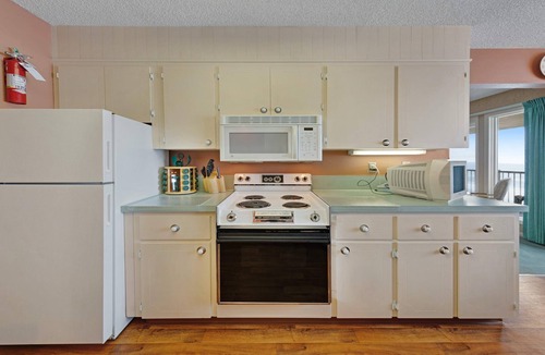 Gleneden Beach Condo | Lovely oceanfront condo with sweeping water views and balcony