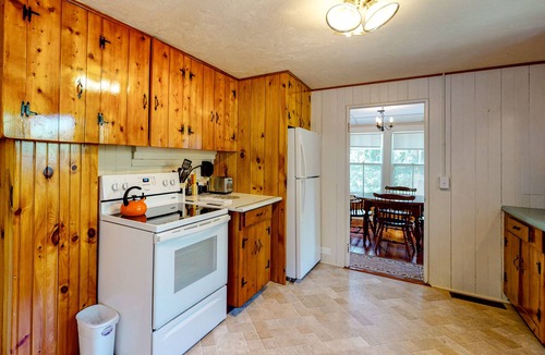 Ellisville Cottage | Lovely oceanfront cottage with deck, grill, & panoramic views