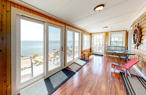 Ellisville Cottage | Lovely oceanfront cottage with deck, grill, & panoramic views