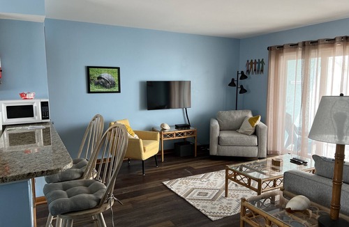 North Carolina Coast Condo | Lovely Oceanfront Condo w/Vast Top Floor Views; Pool; WiFi/Cable; Quiet; 2 Max