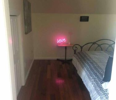 Niskayuna Apartment | Lovely one bedroom with free parking