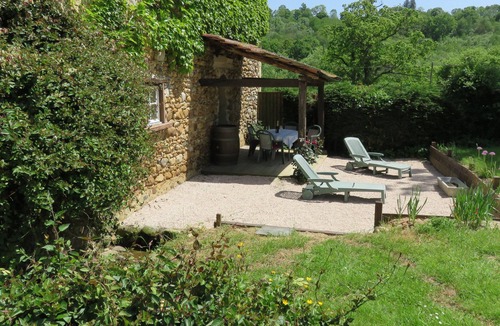 Uglas Cottage | Lovely peaceful French Farmhouse cottage close to all ameneties and mountains