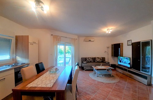Sveti Anton Apartment | Lovely Pet Friendly Apartment Angela