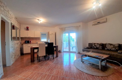 Sveti Anton Apartment | Lovely Pet Friendly Apartment Angela