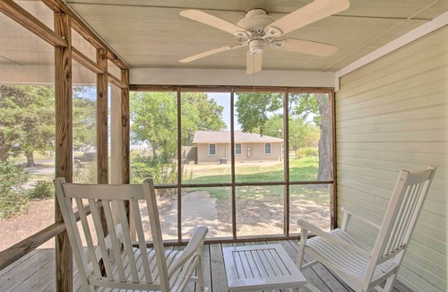 Pottsboro House | Lovely Pottsboro Home w/Patio & Fire Pits!