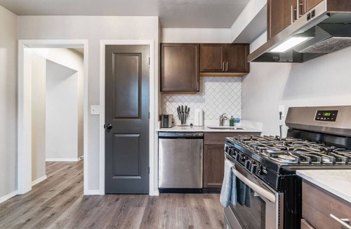 Hilltop Apartment | Lovely Private Studio Freshly Renovated Downtown 7