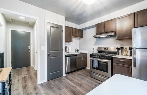 Hilltop Apartment | Lovely Private Studio Freshly Renovated Downtown 7