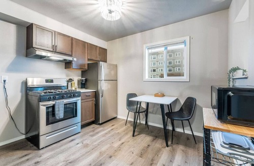 Hilltop Apartment | Lovely Private Studio Freshly Renovated Downtown 7