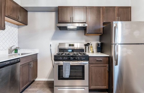 Hilltop Apartment | Lovely Private Studio Freshly Renovated Downtown 7