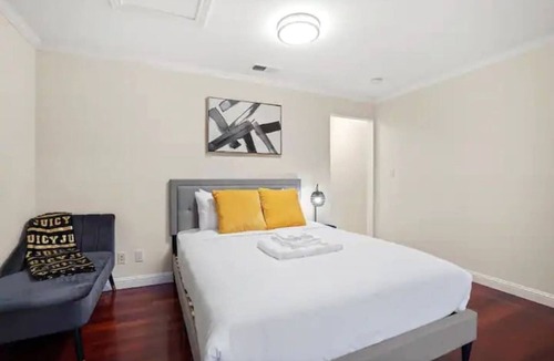 Broadmoor Apartment | Lovely Private Studio with Full Bath