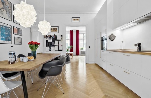 Frederiksberg C Condo | Lovely quiet apartment with free wi-fi & parking