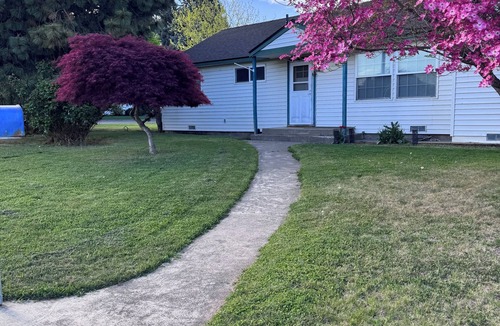 Yakima House | Lovely, quiet, and peaceful 2-bedroom home in West Yakima.