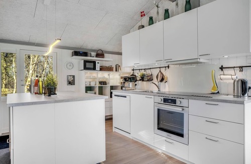 Amtoft House | Lovely renovated holiday home with a wilderness bath and fenced grounds.