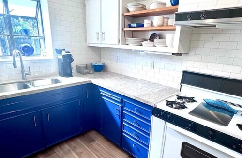 Beaumont House | Lovely Retro 2BR 2.5BA In Quiet Neighborhood
