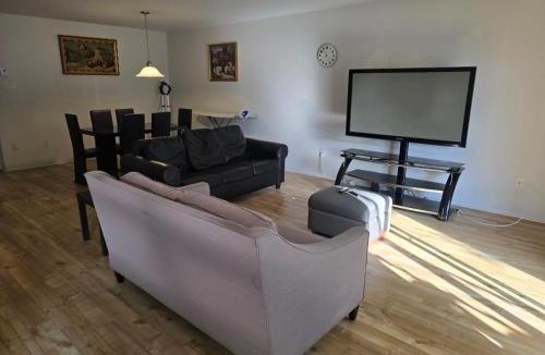 Communaute-Urbaine-de-l'Outaouais House | Lovely Room in Hull Gatineau