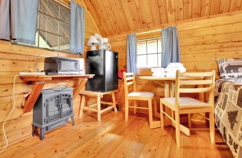 Bloomington Cabin | Lovely Rustic Cabin in Bloomington