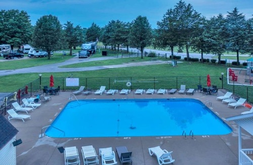 Bloomington Cabin | Lovely Rustic Cabin in Bloomington