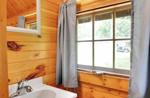 Bloomington Cabin | Lovely Rustic Cabin in Bloomington