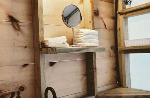 Squires RV Rental | Lovely Safari Tent with Treetop Views for Family Glamping in Missouri