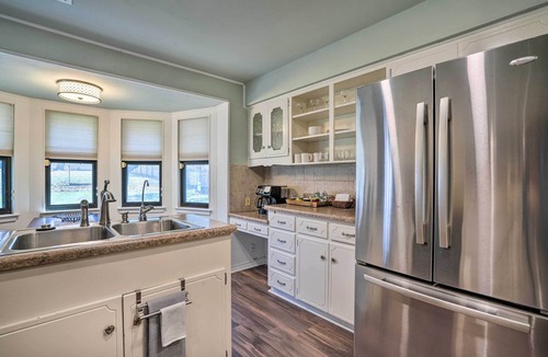 Vance Jackson House | Lovely San Antonio Home ~ 13 Mi to Downtown!
