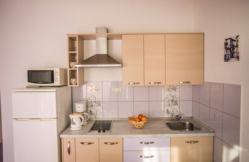 Seget Donji Apartment | Lovely ❤ sea view apt for 2+2, on the beach, Seget