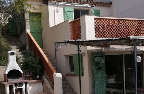 Nord Apartment | Lovely self-contained studio with terrace near Aix. Pets allowed