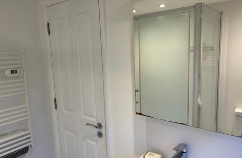 Canning Town Apartment | Lovely Self Contained Loft Studio - 33AS4