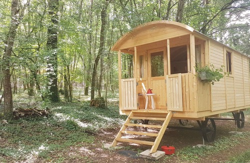 Sougeres-en-Puisaye Cabin | Lovely shepherds hut in chauminet