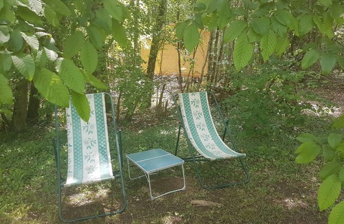 Sougeres-en-Puisaye Cabin | Lovely shepherds hut in chauminet