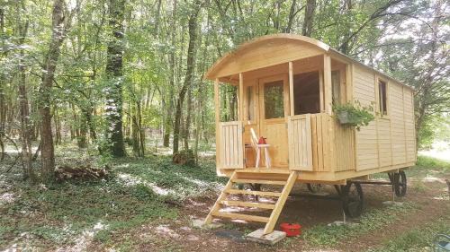 Sougeres-en-Puisaye House | Lovely shepherds hut in chauminet