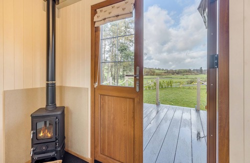 St Harmon Cottage | Lovely Shepherds hut with private hot tub.