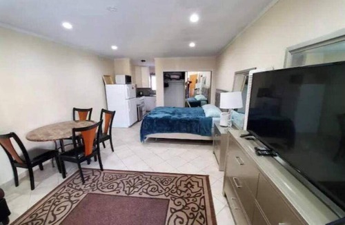 Del Rey Apartment | Lovely Single Apartment