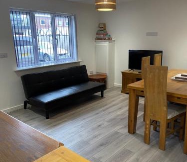 Formby Apartment | Lovely, Sleeps 8, Cafe Bars, Central Formby