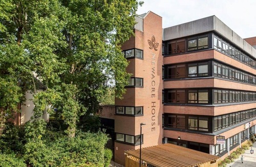 East Grinstead Apartment | Lovely Spacious Studio in East Grinstead